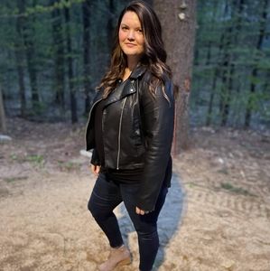 Meet your Posher, Violet